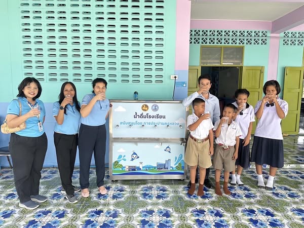 กปน. ลงพื้นที่ติดตามผลการดำเนินงาน การพัฒนาระบบประปา ระบบกรองน้ำดื่ม เละการซ่อมแซมห้องน้ำ อ.ท่าม่วง จ.กาญจนบุรี