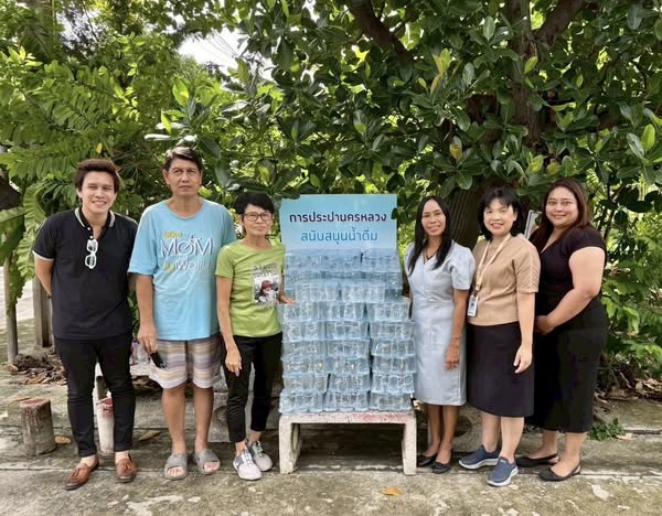 ฝ่ายบริหารความรับผิดชอบต่อสังคม ลงพื้นที่สานสัมพันธ์ชุมชนพร้อมมอบน้ำดื่มบรรจุถ้วยสนับสนุนโครงการของชุมชน