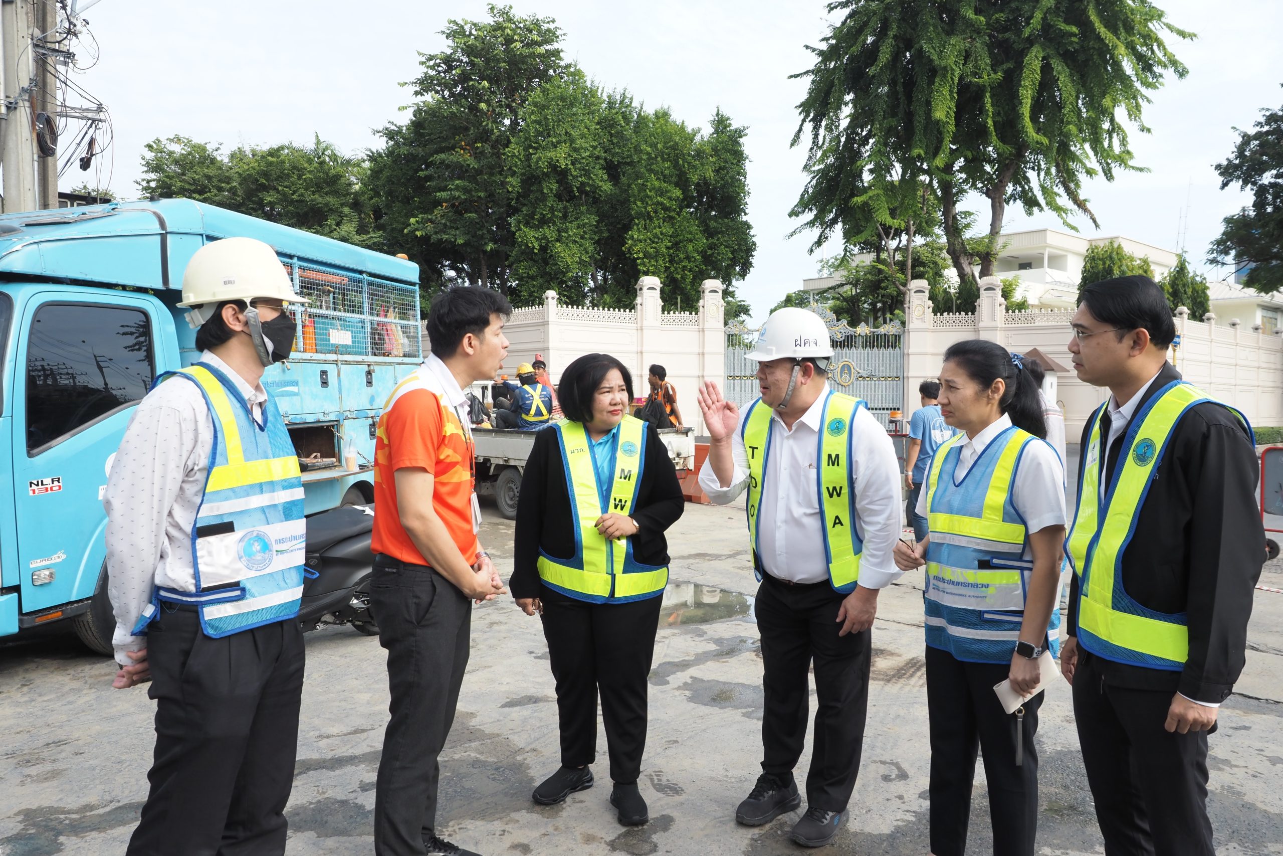 ผู้ว่าการ กปน. ลงพื้นที่เช้านี้ ตรวจความพร้อมในการให้บริการน้ำประปาหลังเปิดจ่ายน้ำประปาแล้วเมื่อเช้ามืดที่ผ่านมา