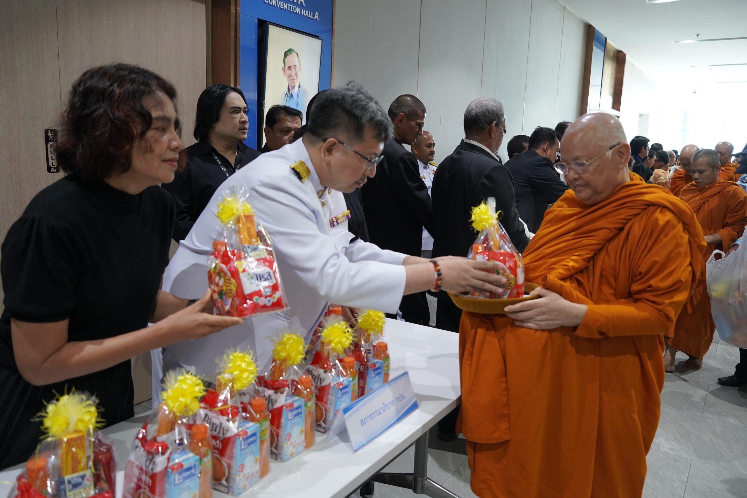 สภาธรรมาภิบาล กปน. ร่วมทำบุญตักบาตรเนื่องในวันชาติและวันพ่อแห่งชาติ 5 ธันวาคม 2568